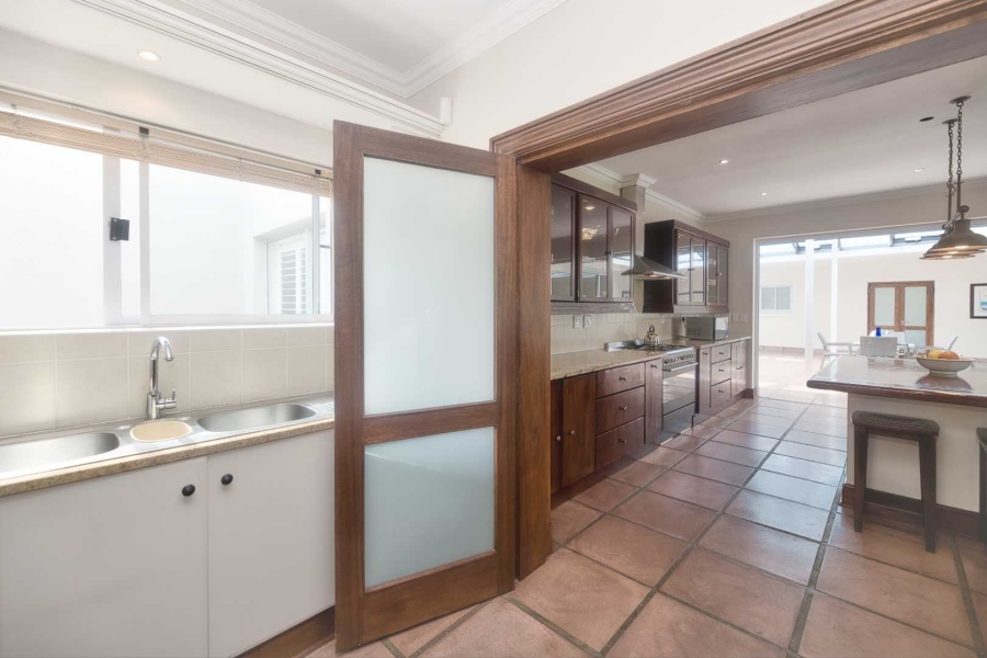 5 Bedroom Property for Sale in Fernkloof Estate Western Cape